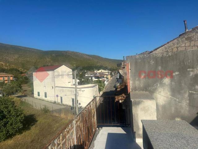 Palazzo in vendita a Pastorano, Campania