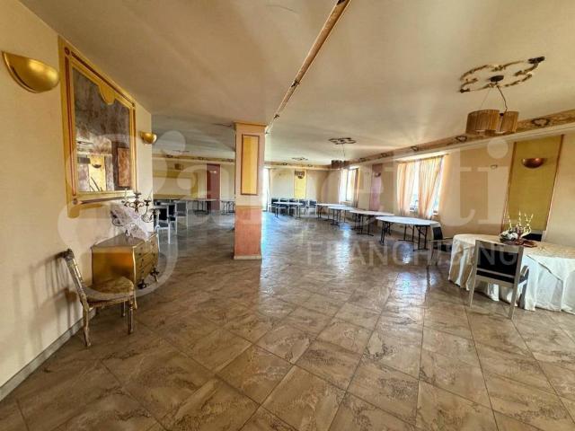 Palazzo in vendita a Pastorano, Campania