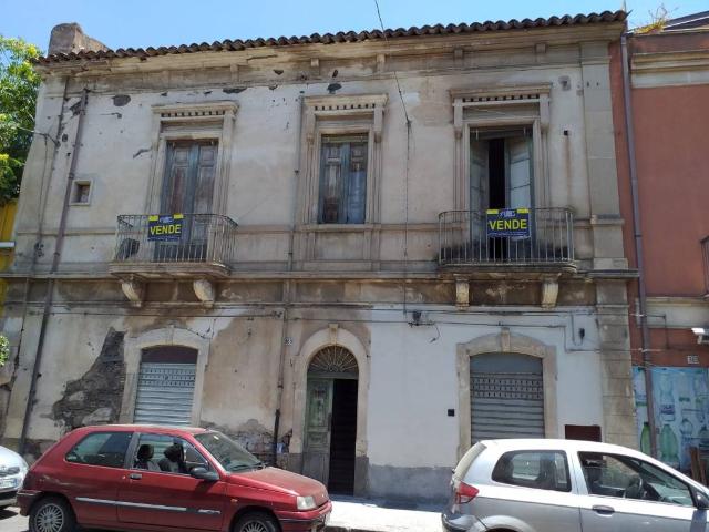 Palazzo in vendita a Paternò, Sicilia