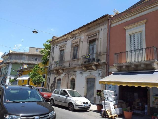 Palazzo in vendita a Paternò, Sicilia