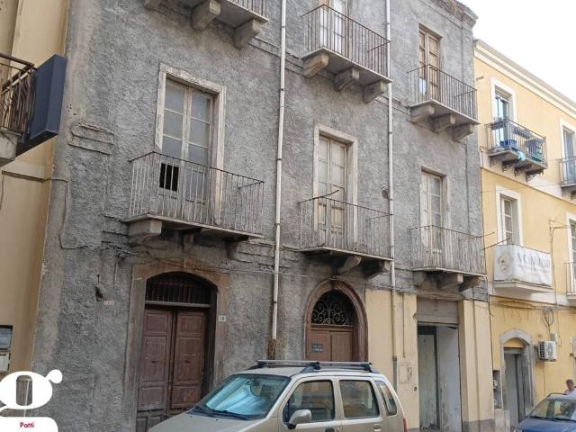 Palazzo in vendita a Carasi, Patti