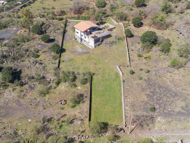Villa Indipendente in vendita a Pedara, Sicilia