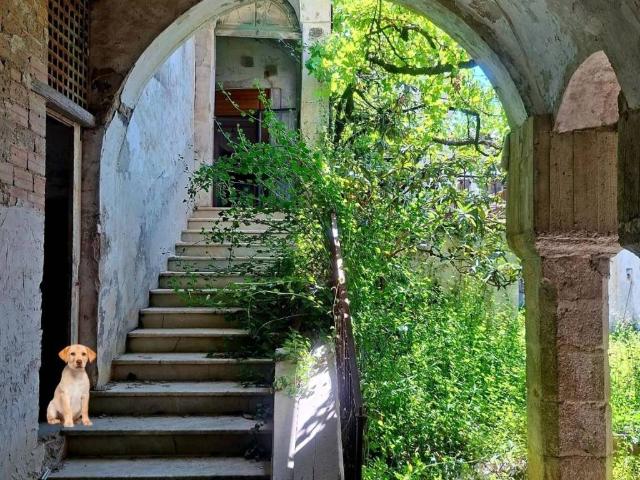 Palazzo in vendita a Salerno, Campania