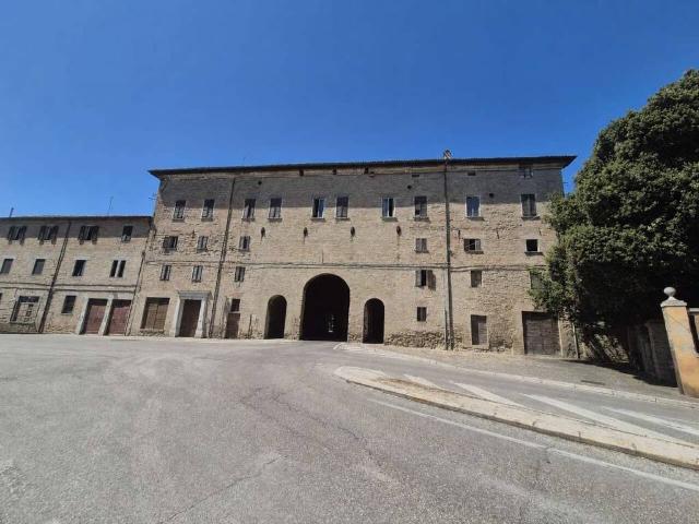Palazzo in vendita a Centro Storico, Marche