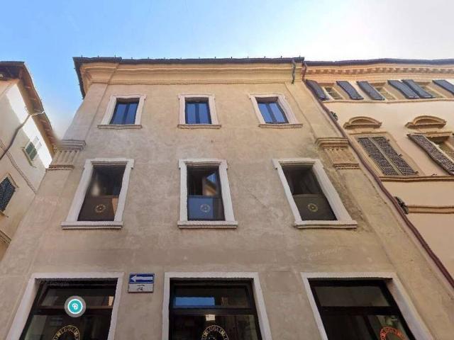 Palazzo in vendita a Centro Storico, Marche