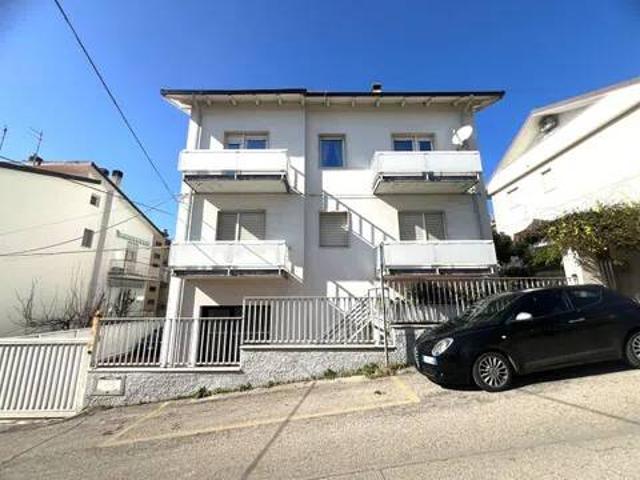 Palazzo in vendita a Rancitelli, Pescara