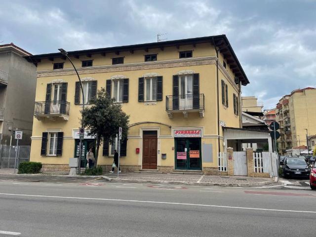 Palazzo in vendita a Pescara, Abruzzo