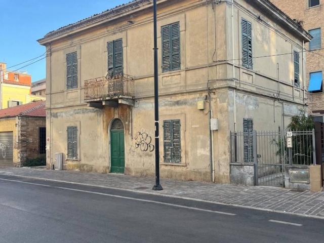 Palazzo in vendita a Porta Nuova, Pescara