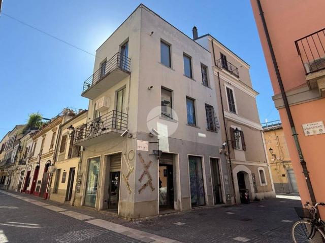 Palazzo in vendita a Pescara, Abruzzo