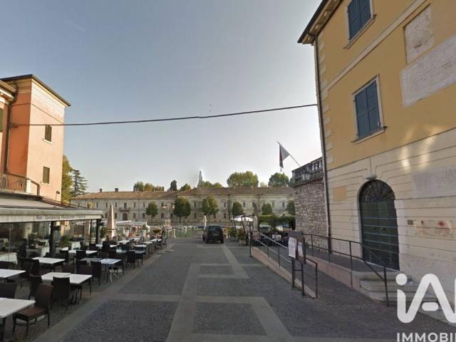 Palazzo in vendita a Peschiera Del Garda, Veneto