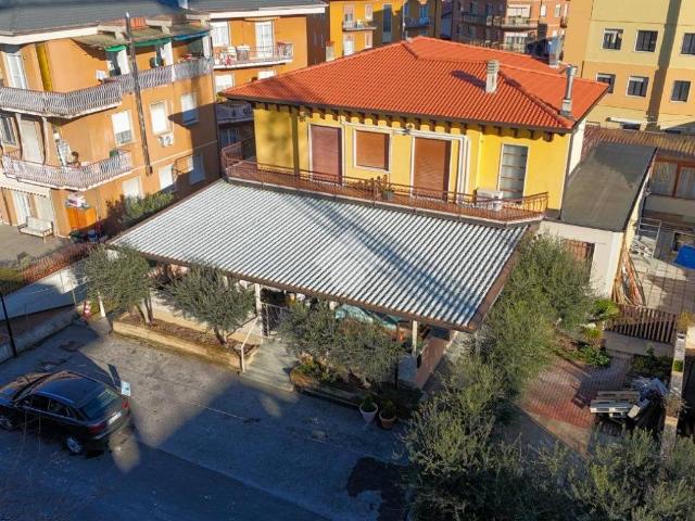 Palazzo in vendita a Peschiera Del Garda, Veneto