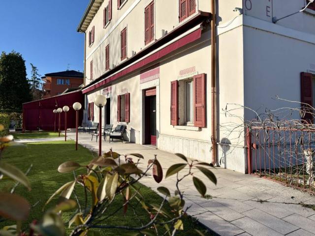 Palazzo in vendita a Peschiera Del Garda, Veneto