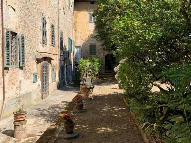 Palazzo in vendita a Ricciano, Pescia
