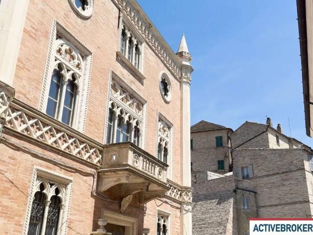 Palazzo in vendita a Marche, Fermo