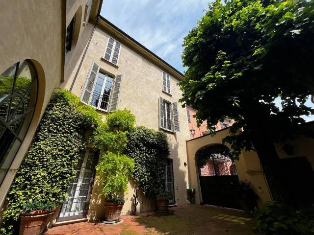 Palazzo in vendita a Infrangibile, Piacenza