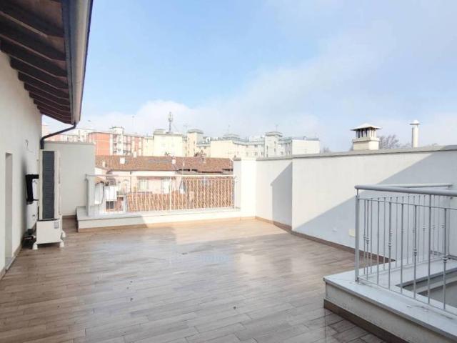 Palazzo in vendita a Barriera Milano, Piacenza