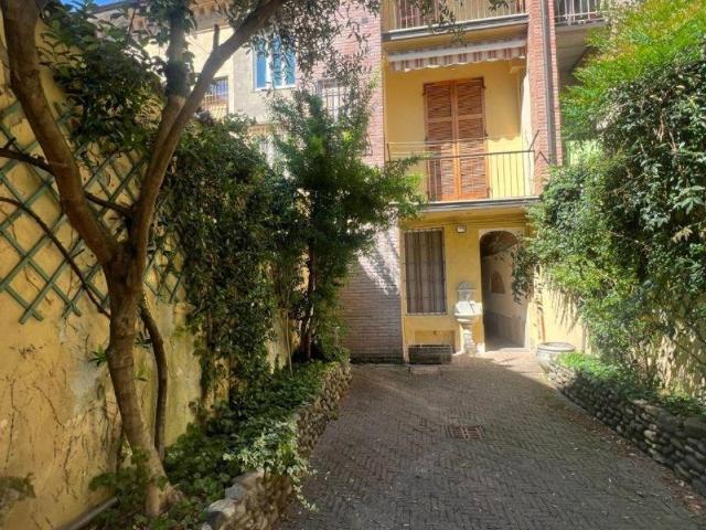 Palazzo in vendita a Infrangibile, Piacenza