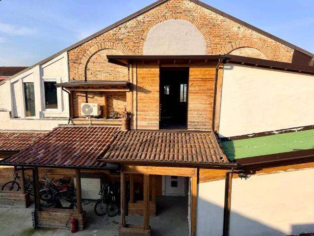 Palazzo in vendita a Veggioletta, Piacenza