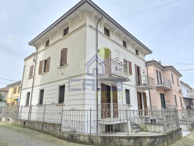 Palazzo in vendita a Infrangibile, Piacenza