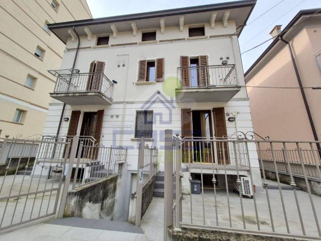 Palazzo in vendita a Infrangibile, Piacenza