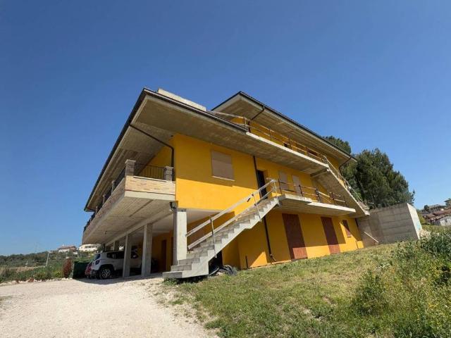 Palazzo in vendita a Pianella, Abruzzo