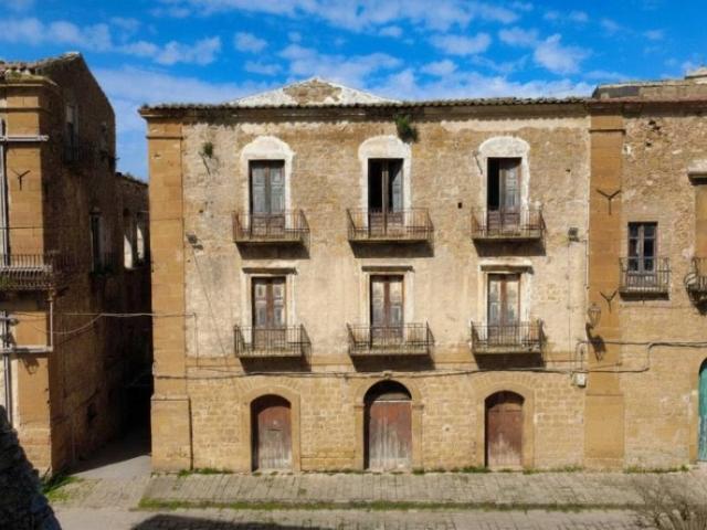Palazzo in vendita a Monte, Piazza