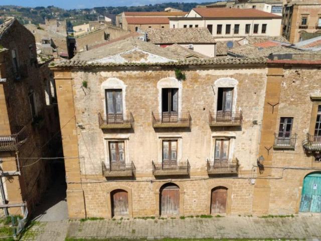 Palazzo in vendita a Monte, Piazza