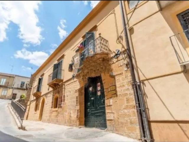 Palazzo in vendita a Castellina, Piazza