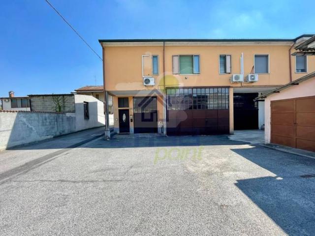 Palazzo in vendita a Pieve Porto Morone, Lombardia