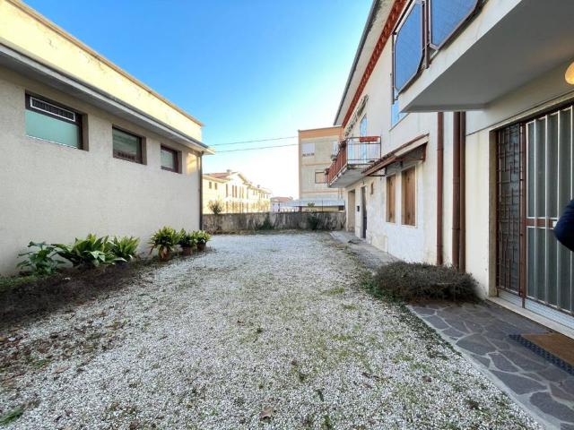 Palazzo in vendita a Piovene Rocchette, Veneto