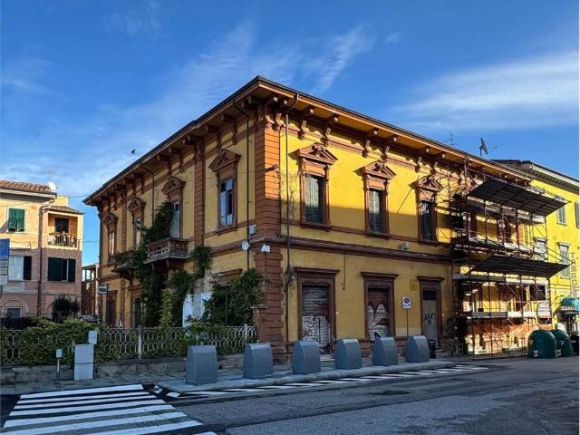 Palazzo in vendita a Porta a Piagge, Pisa