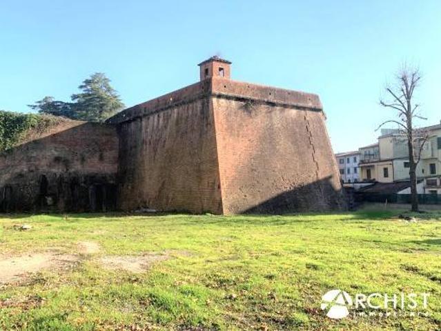 Palazzo in vendita a Pistoia, Toscana