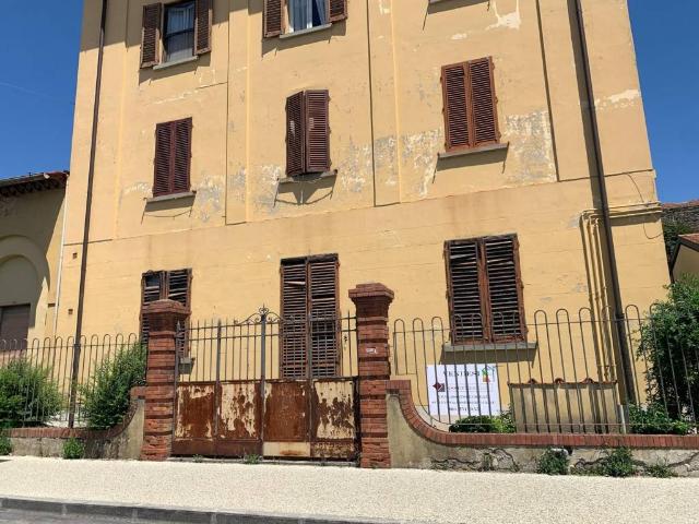 Palazzo in vendita a Lo Sperone, Pistoia