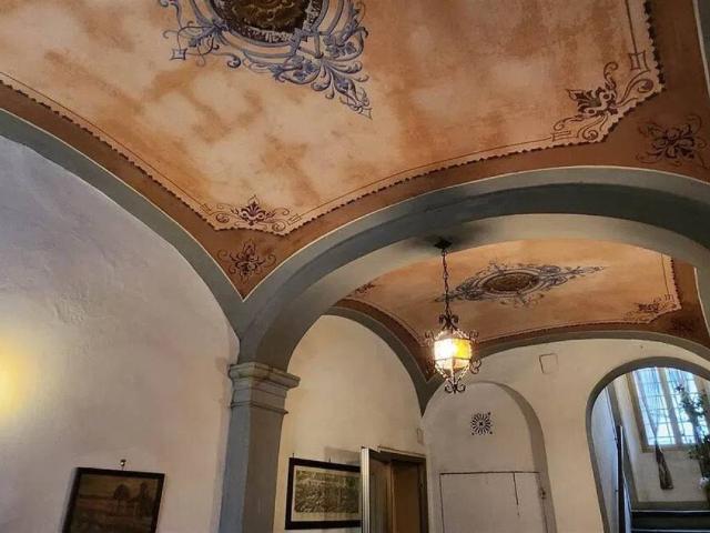 Palazzo in vendita a Pistoia, La Vergine