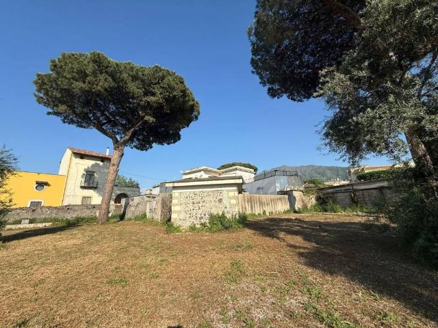 Palazzo in vendita a Pollena Trocchia, Campania