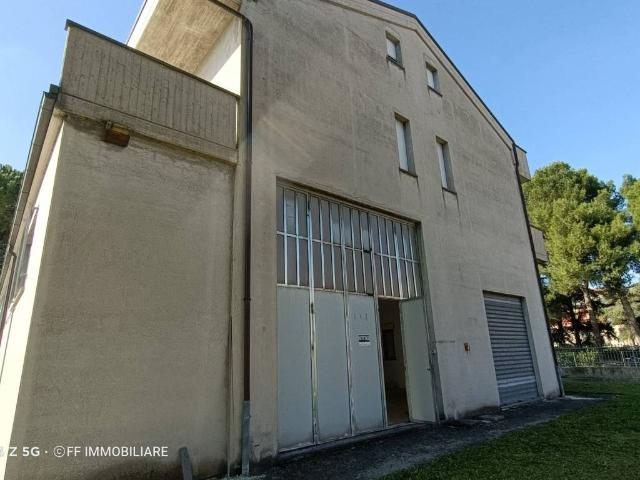 Palazzo in vendita a Marche, Macerata