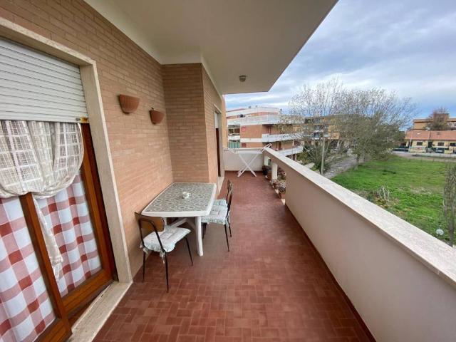 Palazzo in vendita a Laurentum, Roma Capitale