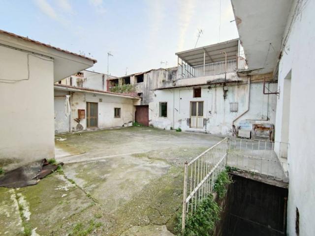 Palazzo in vendita a Pomigliano D'arco, Campania