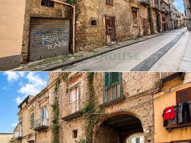 Palazzo in vendita a Pomigliano D'arco, Campania