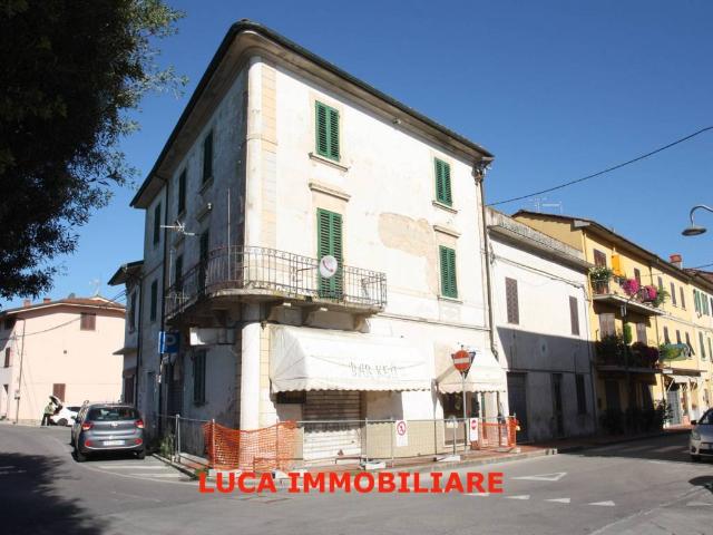 Palazzo in vendita a Albinatico, Ponte Buggianese