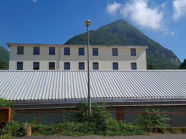 Palazzo in vendita a Lezza, Ponte Lambro