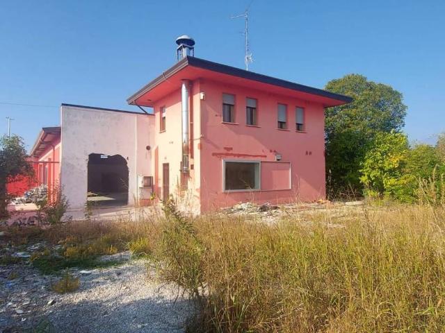 Palazzo in vendita a Pordenone, Friuli-Venezia Giulia