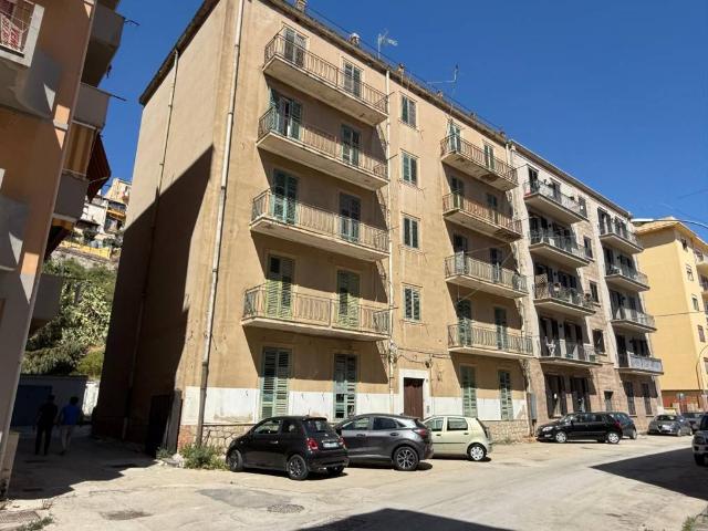 Palazzo in vendita a Piano Lanterna, Porto Empedocle