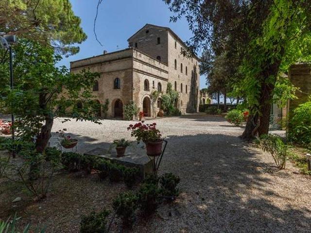 Palazzo in vendita a Marche, Macerata