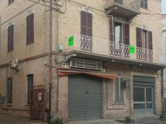 Palazzo in vendita a Marche, Fermo