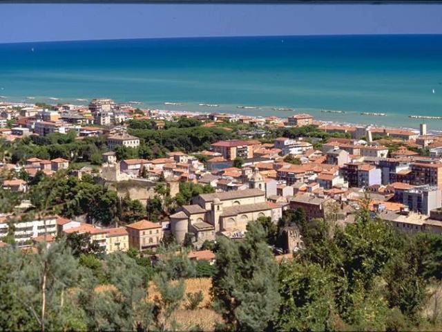 Locale Commerciale in vendita a Marche, Fermo