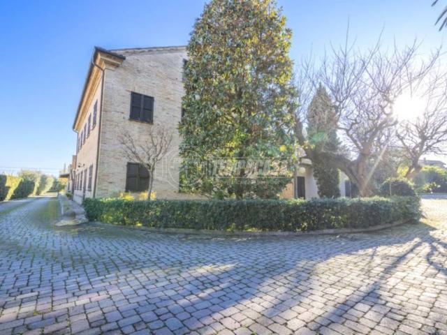 Palazzo in vendita a Faleriense, Marche