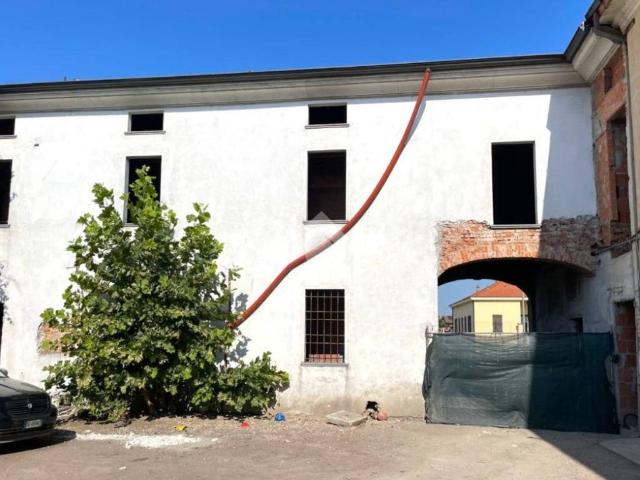 Palazzo in vendita a Pozzaglio, Pozzaglio ed Uniti