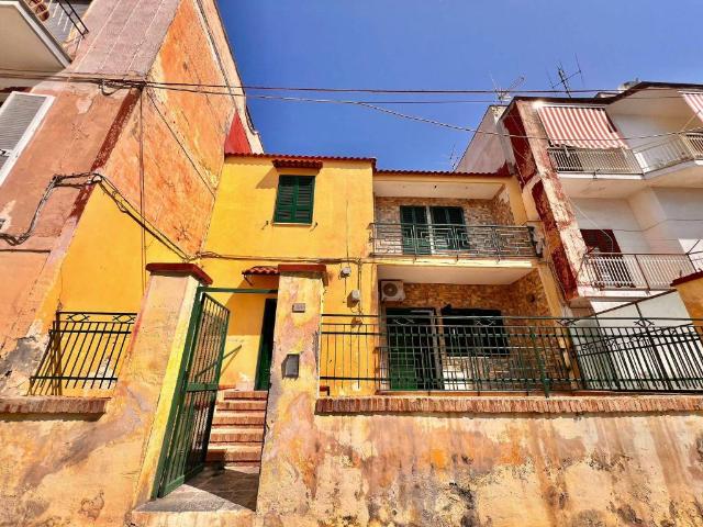 Palazzo in vendita a Pozzuoli, Napoli