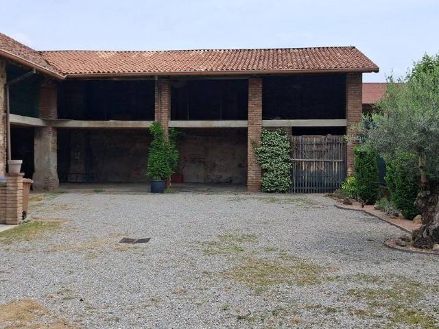 Rustico in vendita a Pozzuolo Martesana, Lombardia